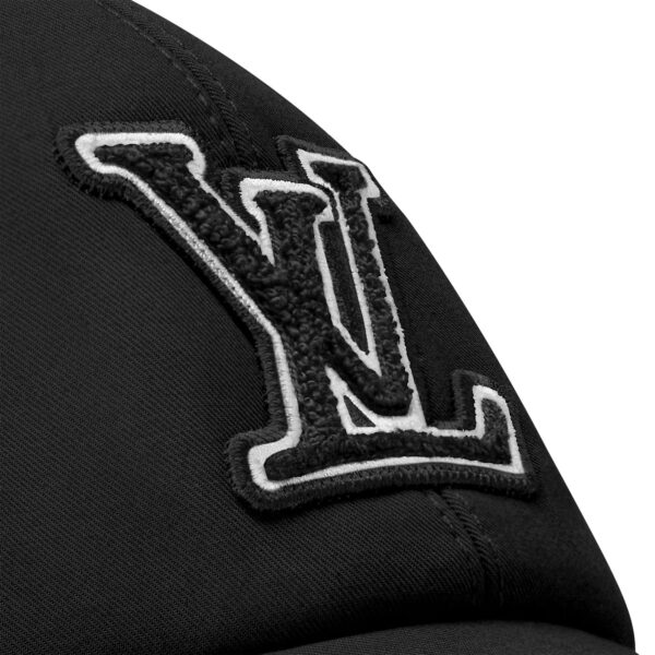 Louis Vuitton M7282M LV Signature Cap